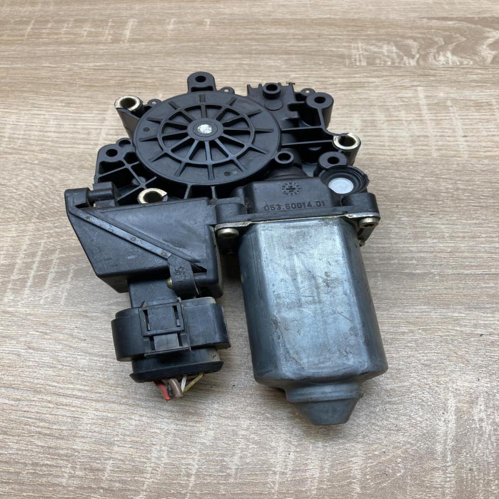 8D0959802 113846 100 05071900 Front door window regulator motor Audi A4 S4 B5 8D