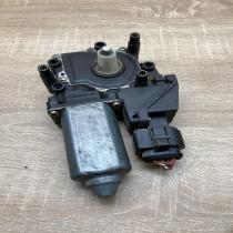8D0959802 113846 100 05071900 Front door window regulator motor Audi A4 S4 B5 8D