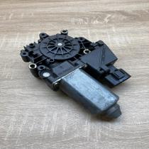 113846 100 05071900  Front door window regulator motor Audi A4 S4 B5 8D