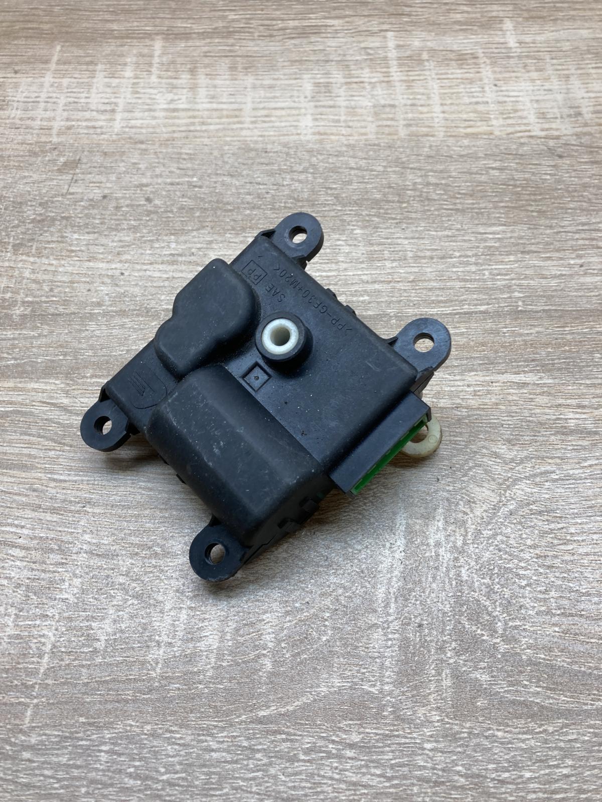 0B060 30840   Air flap motor/actuator Honda Civic