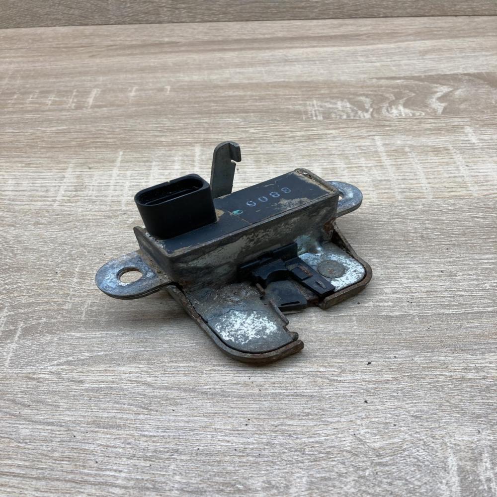 040906 290706  Tailgate/trunk/boot lock/catch/latch Volkswagen Golf IV