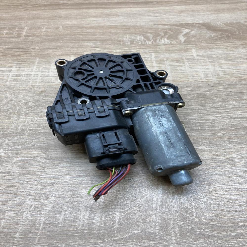 0130821784 0130821784 2203002163 Rear door window regulator motor Audi A6 S6 C5