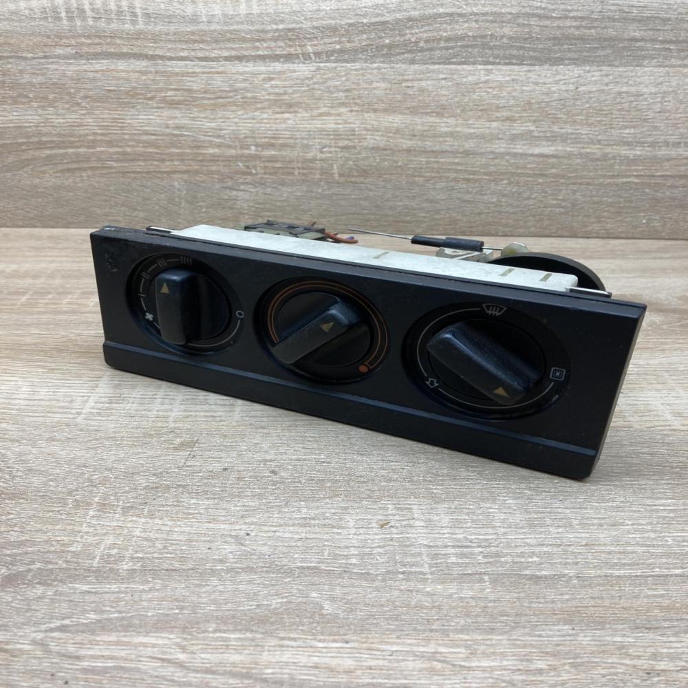 893819073B 895959511  Climate control unit Audi 80 90 B3