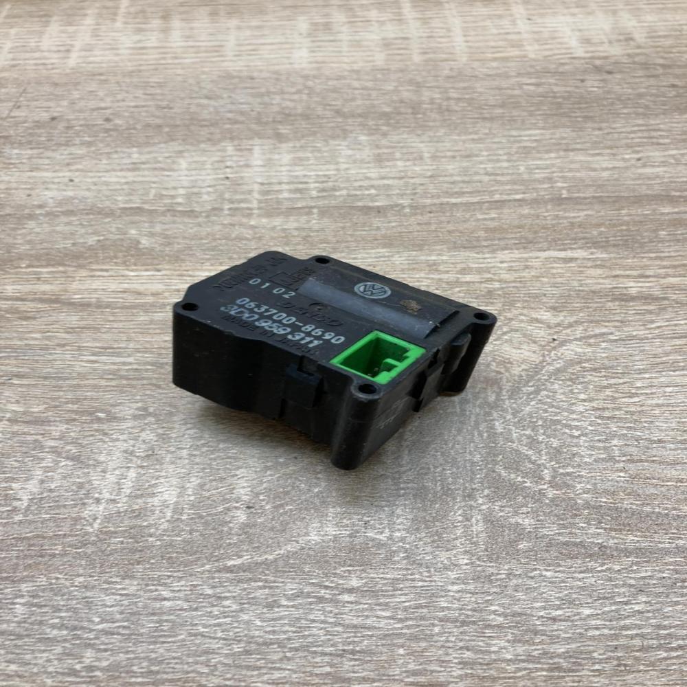 3D0959311 063700 8690  Air flap motor/actuator Volkswagen Phaeton