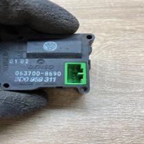 3D0959311 063700 8690  Air flap motor/actuator Volkswagen Phaeton