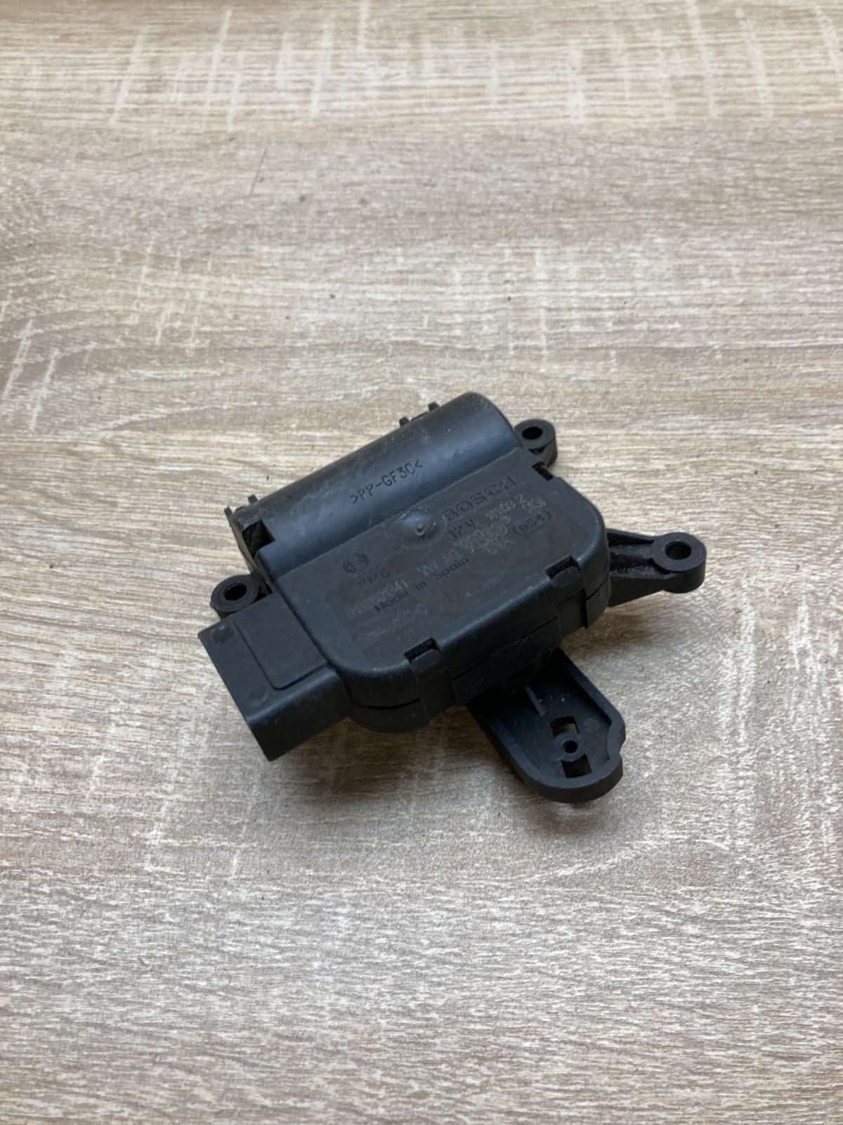 1K0907511B 0132801341  Air flap motor/actuator Volkswagen Golf V