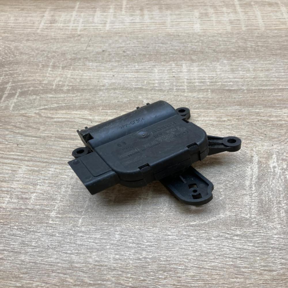 1K0907511B 0132801341  Air flap motor/actuator Volkswagen Golf V