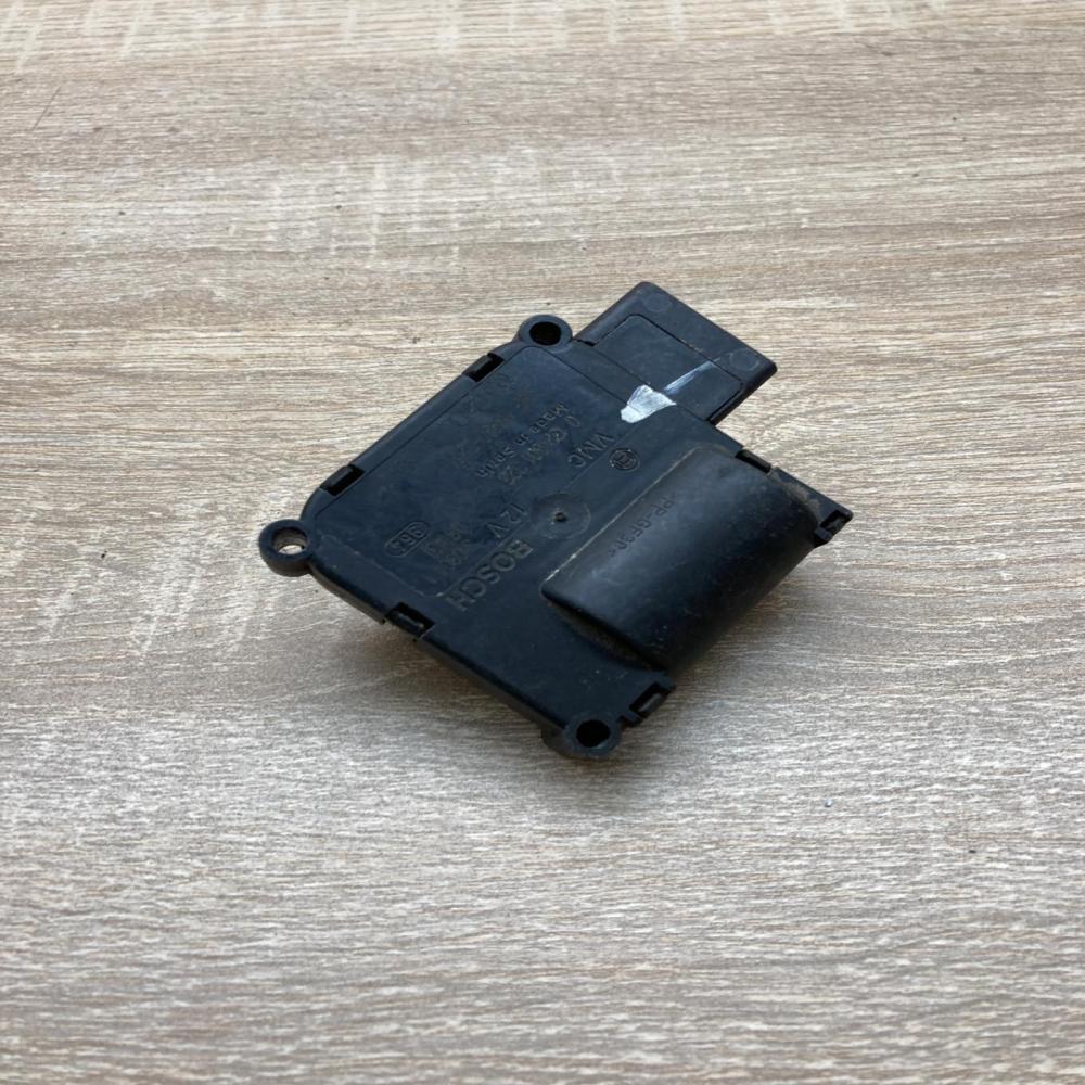 4E0820511 0132801323  Air flap motor/actuator Audi A8 S8 D3 4E