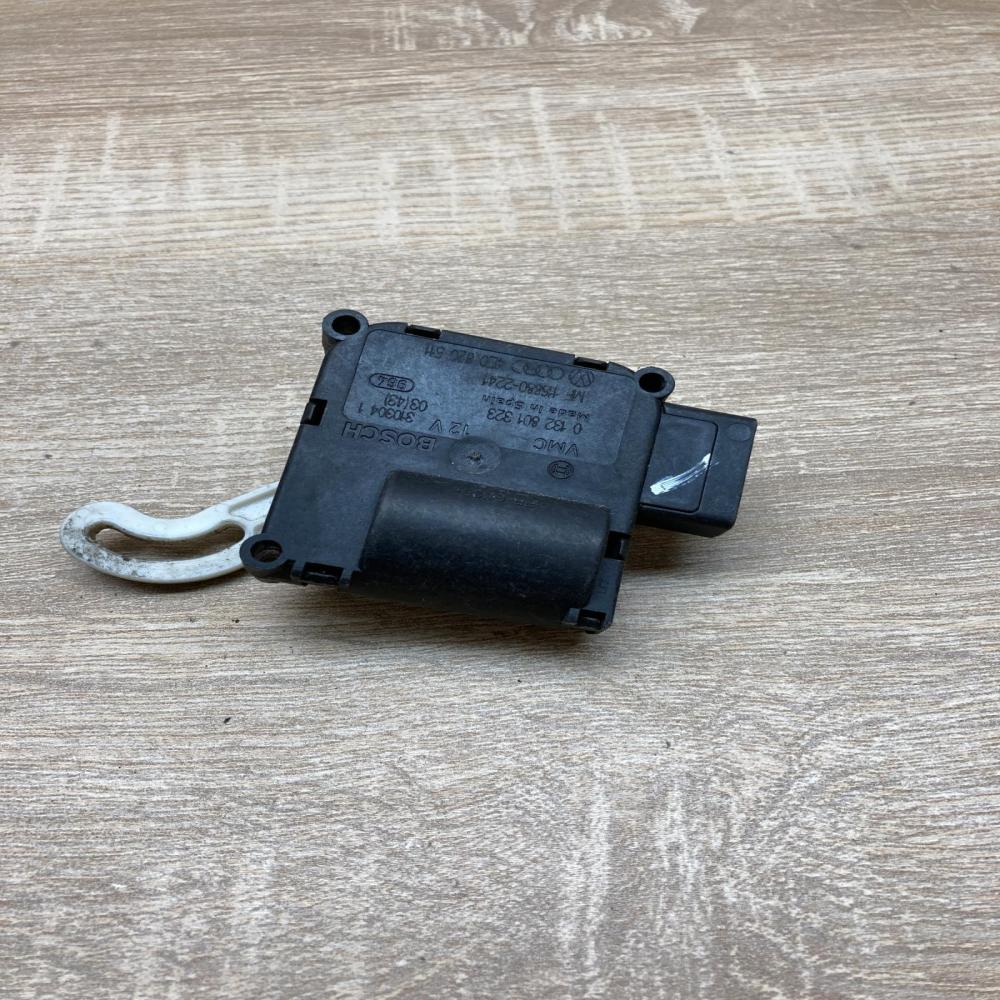 4E0820511 0132801323  Air flap motor/actuator Audi A8 S8 D3 4E