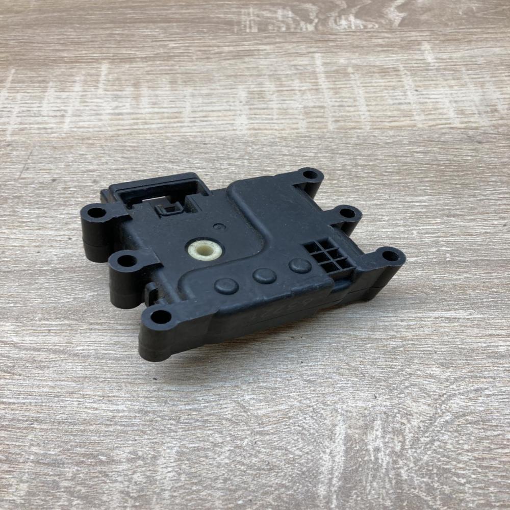 6322F   Air flap motor/actuator Nissan Primera