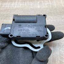 4E0820511 0132801323  Air flap motor/actuator Audi A8 S8 D3 4E
