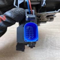 3D2837016J   Front door lock Skoda Octavia Mk2 (1Z)