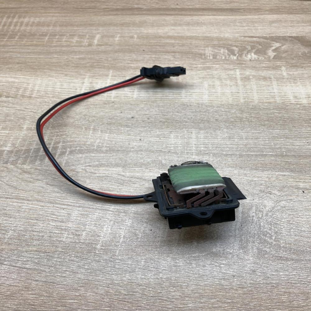 658146M   Heater blower motor/fan resistor Opel Vivaro