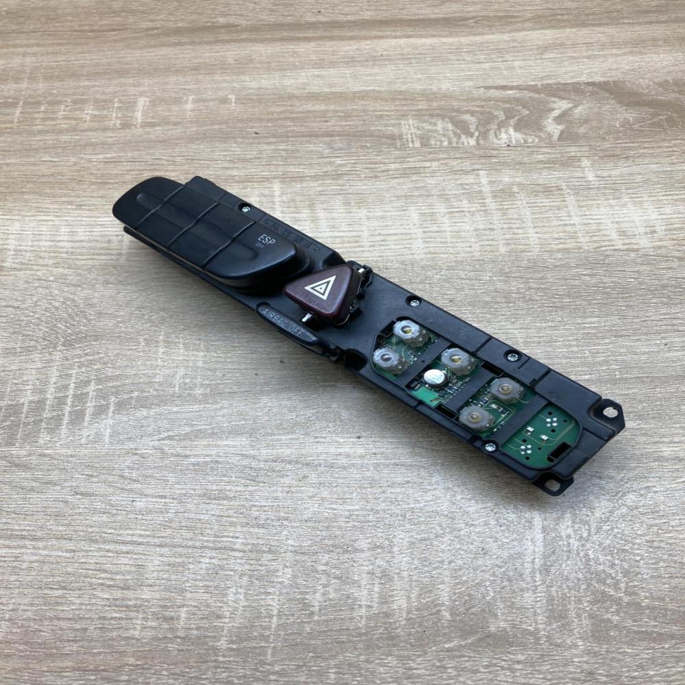2038209310   Hazard light switch Mercedes-Benz C W203