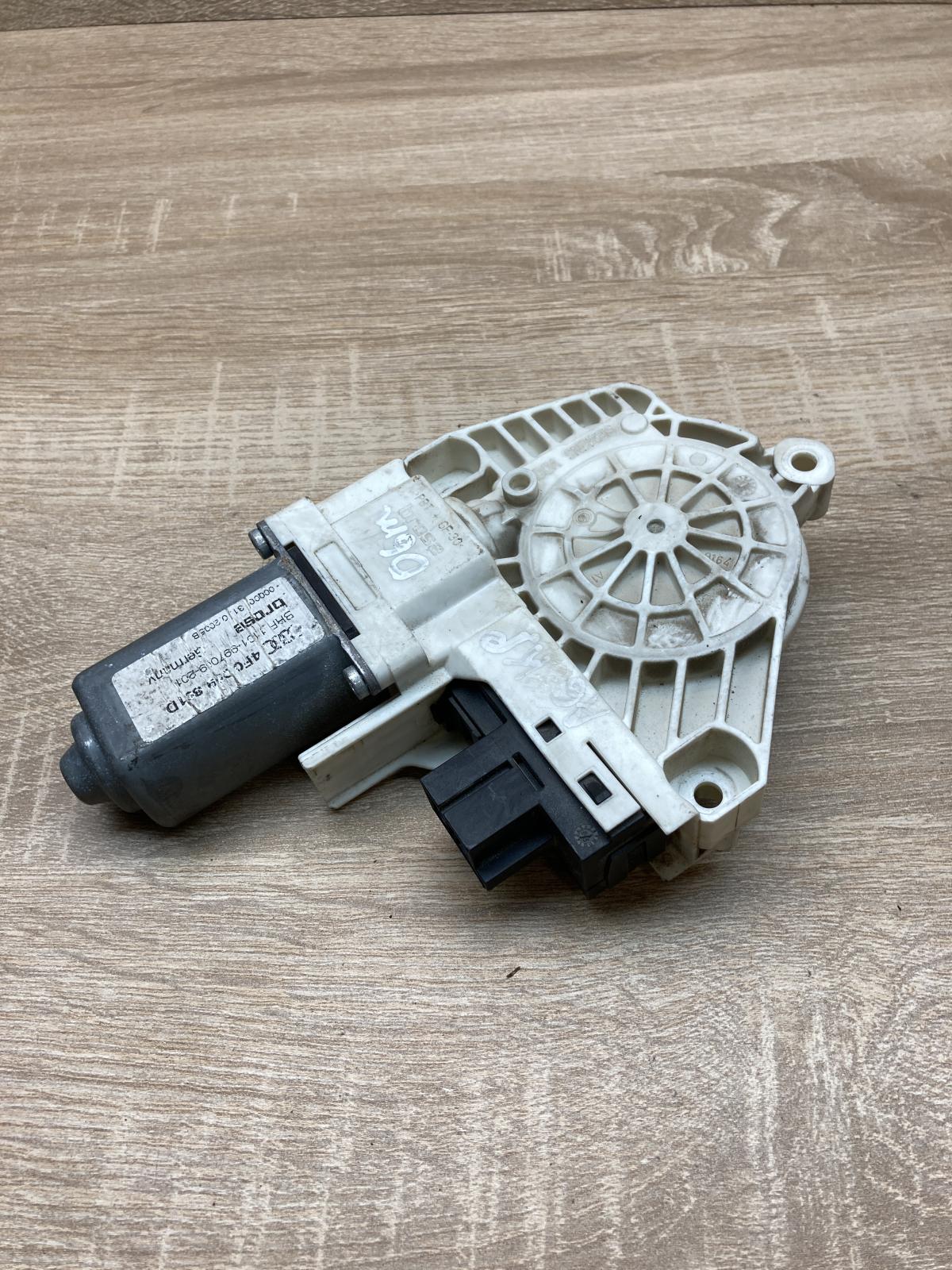 4F0959801D   Front door window regulator motor Audi A6 S6 C6 4F