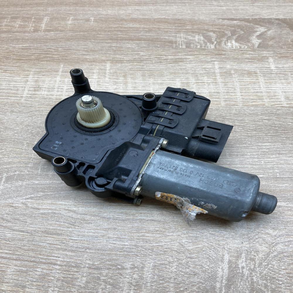 0130821784 1203000454  Rear door window regulator motor Audi A6 S6 C5 4B