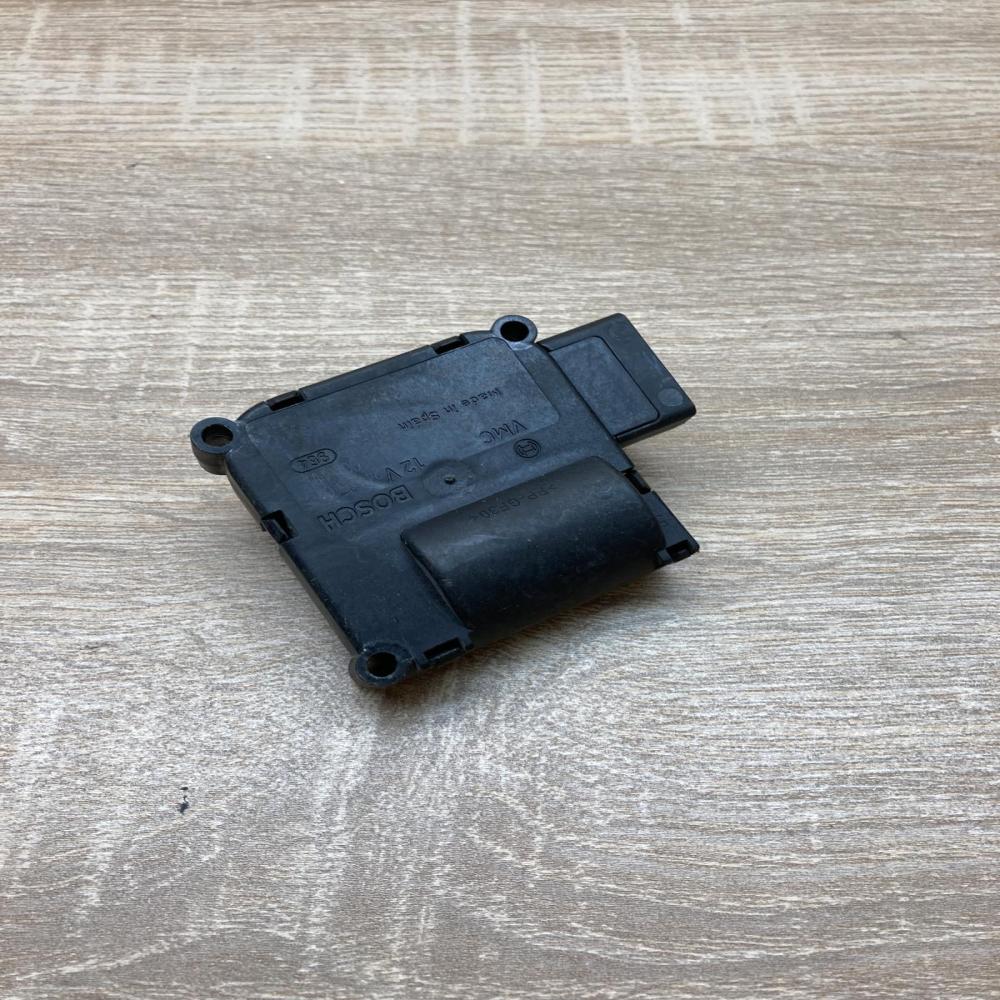 4F0820511A 0132801359  Air flap motor/actuator Audi A6 S6 C6 4F