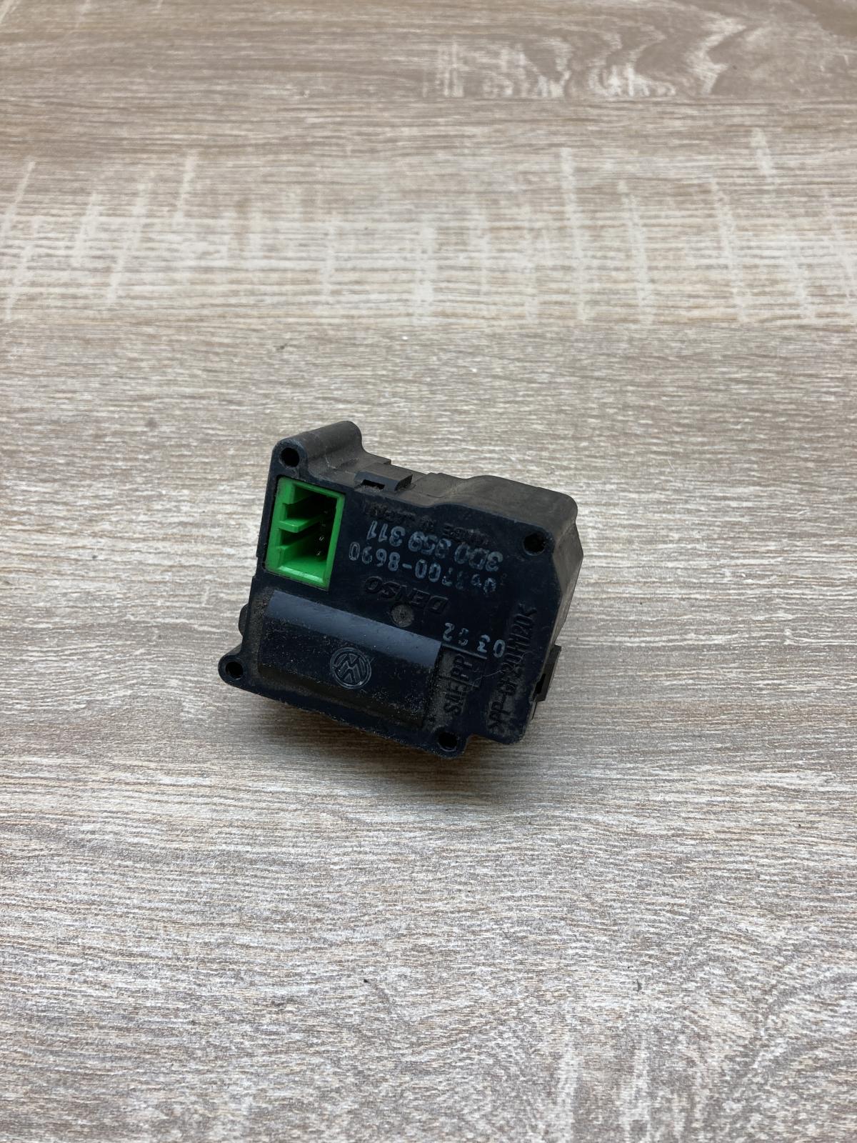 3D0959311 063700 8690  Air flap motor/actuator Volkswagen Phaeton