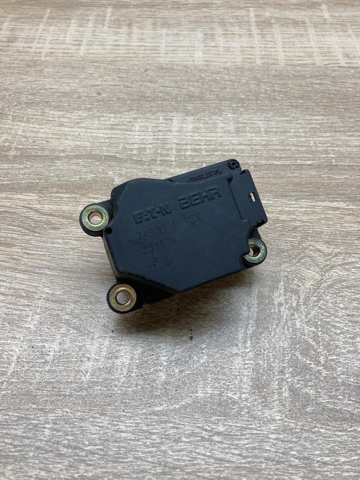 74935D 231101  Air flap motor/actuator Volvo S60