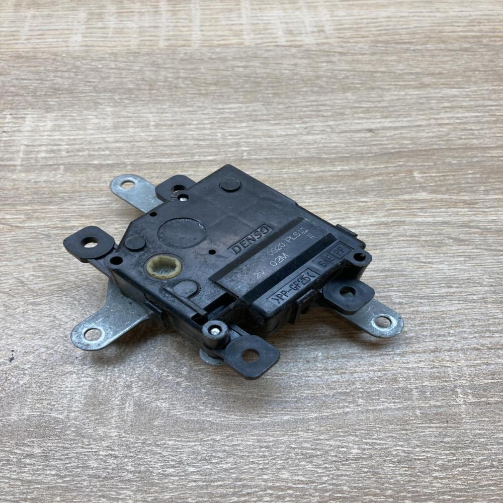 063800 0920   Air flap motor/actuator Toyota Avensis T250