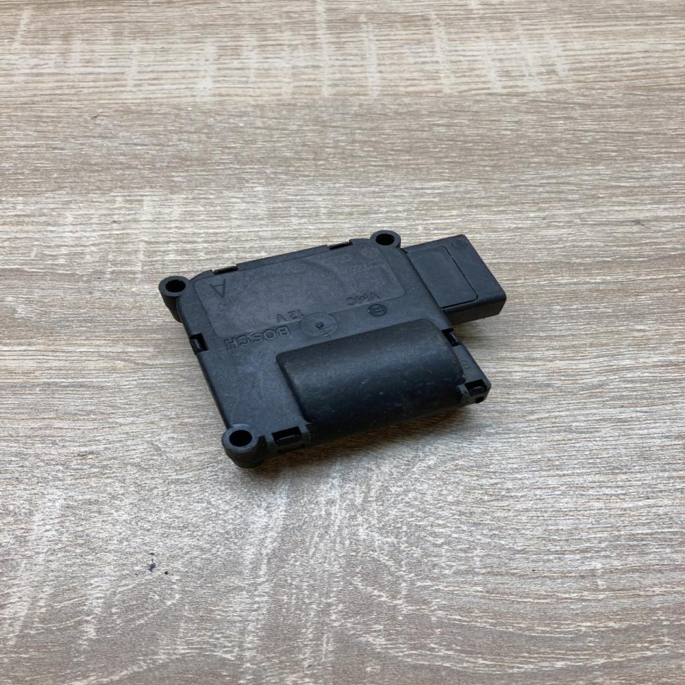 4F0820511A 0132801359  Air flap motor/actuator Audi A6 S6 C6 4F