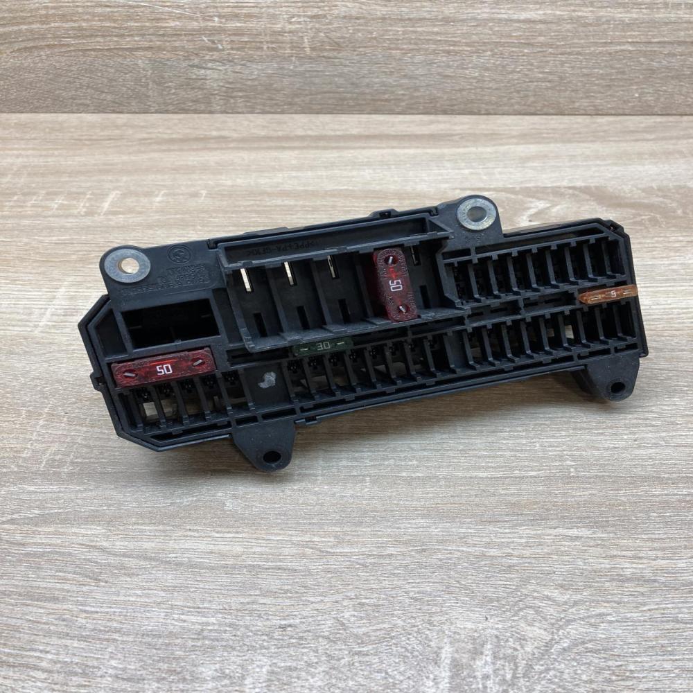 6900583 106887 10  Fuse module BMW 7 E65 E66