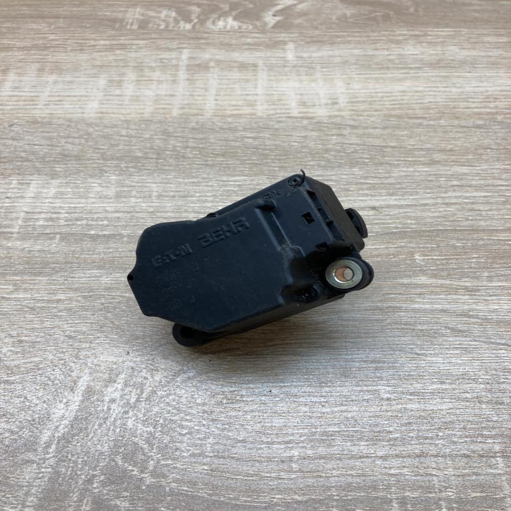 74931D   Air flap motor/actuator Volvo S60