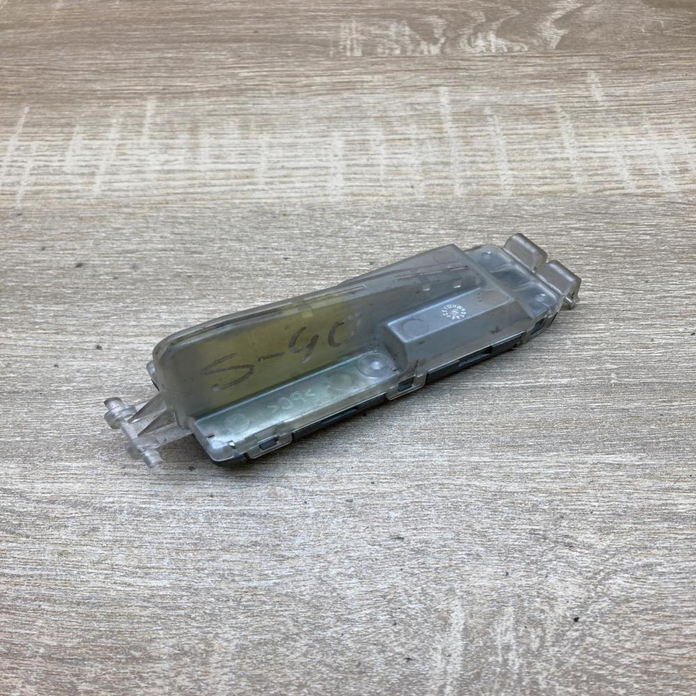 30679932   Aerial GPS antenna Volvo S40