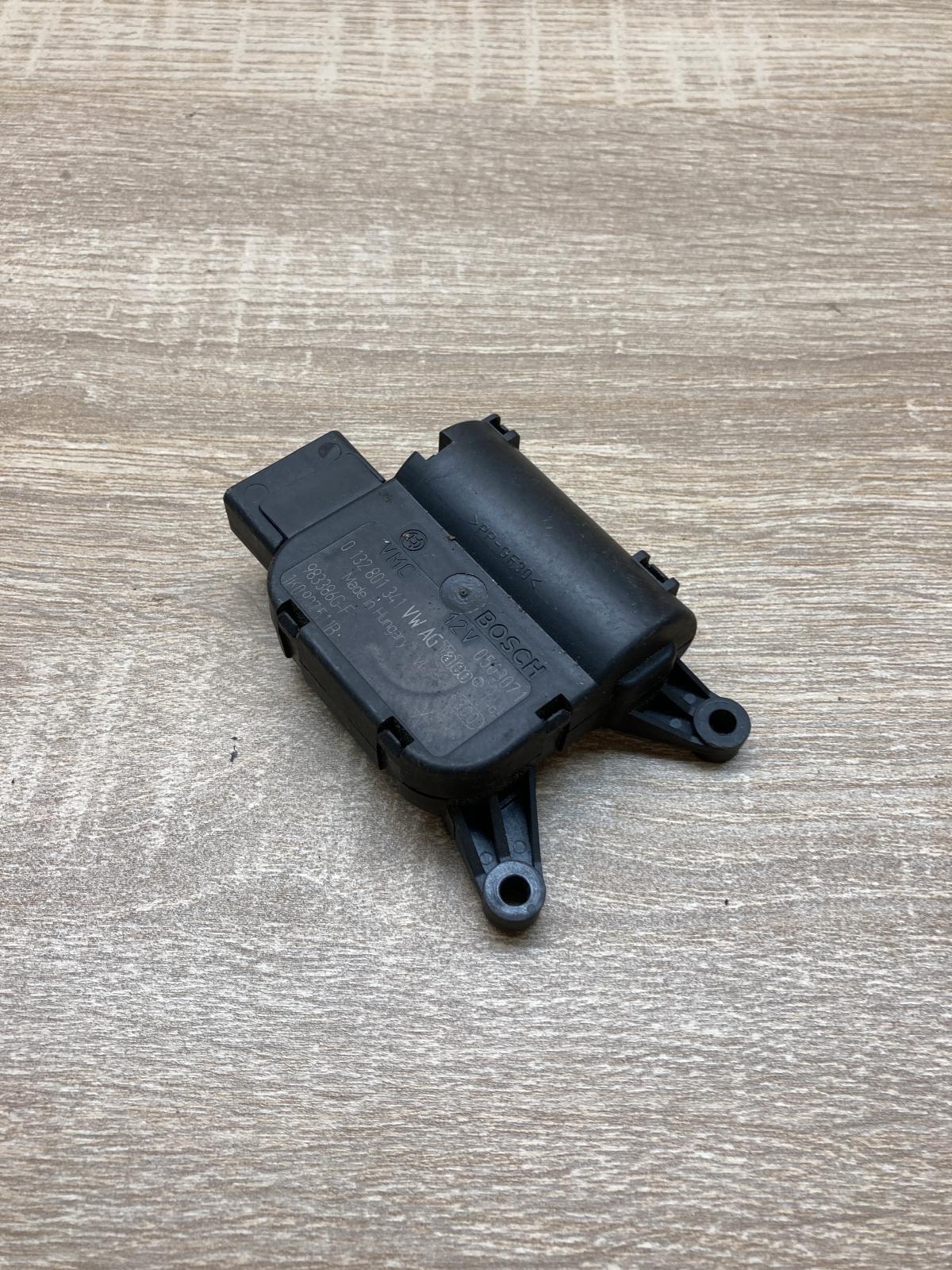 1K0907511B 0132801341  Air flap motor/actuator Volkswagen Golf V