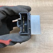 499300 2121   Heater blower motor/fan resistor Toyota Avensis T250