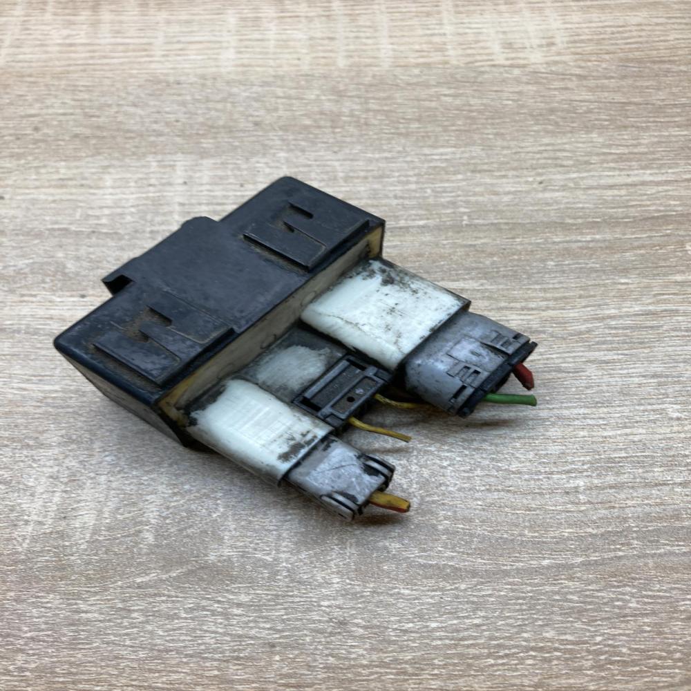 9442934 899251000  Coolant fan relay Volvo S70  V70  V70 XC