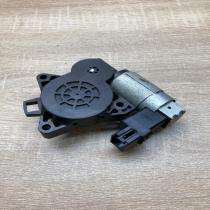 GJ6A5858X CM011050  Rear door window regulator motor Toyota Corolla Verso AR10