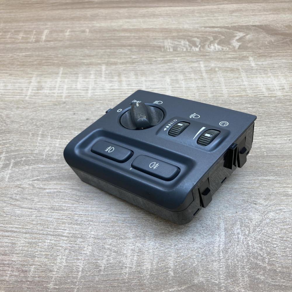 30613945   Light switch Volvo S40, V40
