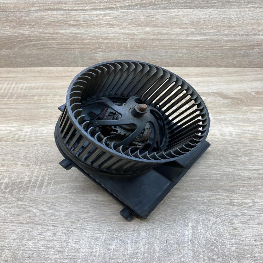1J1819021A   Heater fan/blower Volkswagen Golf IV