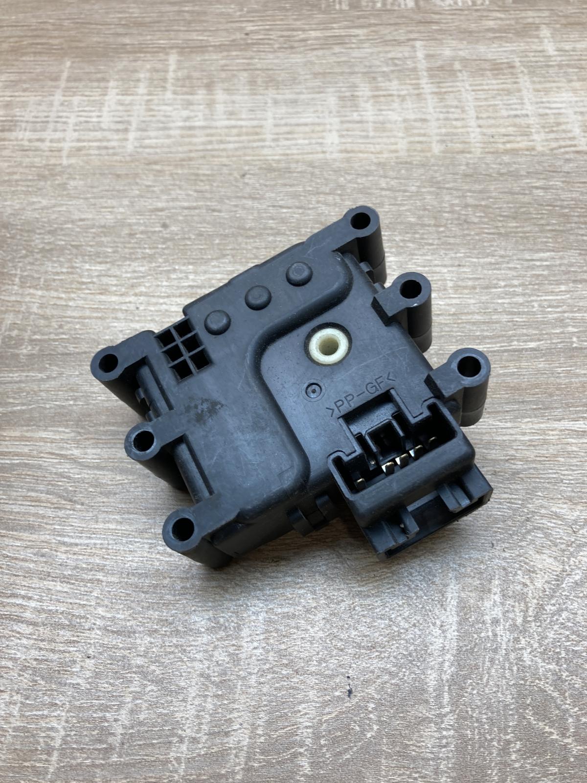 3401P   Air flap motor/actuator Mazda 323 F