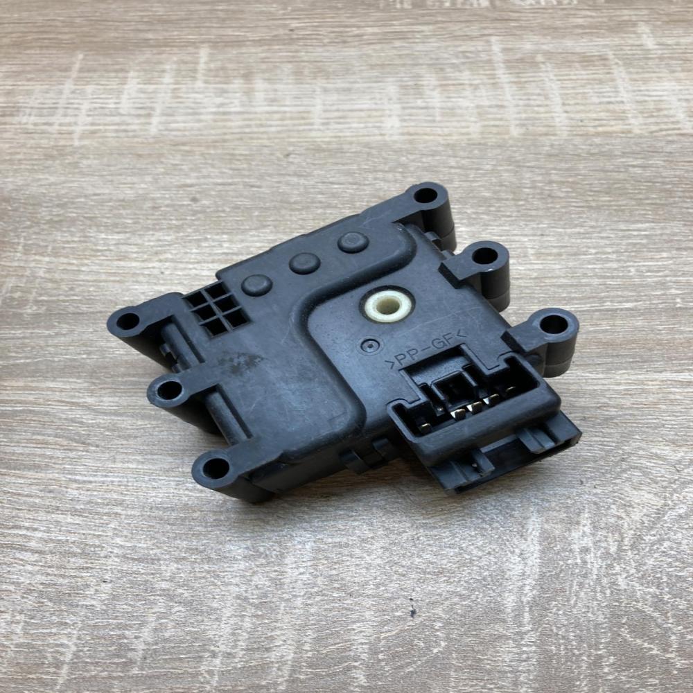 3401P   Air flap motor/actuator Mazda 323 F