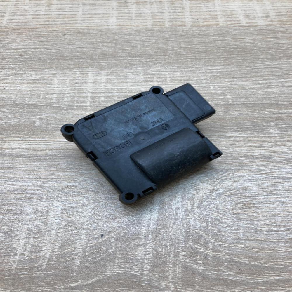 4F0820511A 0132801359  Air flap motor/actuator Audi A6 S6 C6 4F