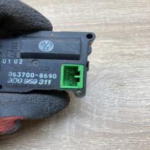 3D0959311 063700 8690  Air flap motor/actuator Volkswagen Phaeton