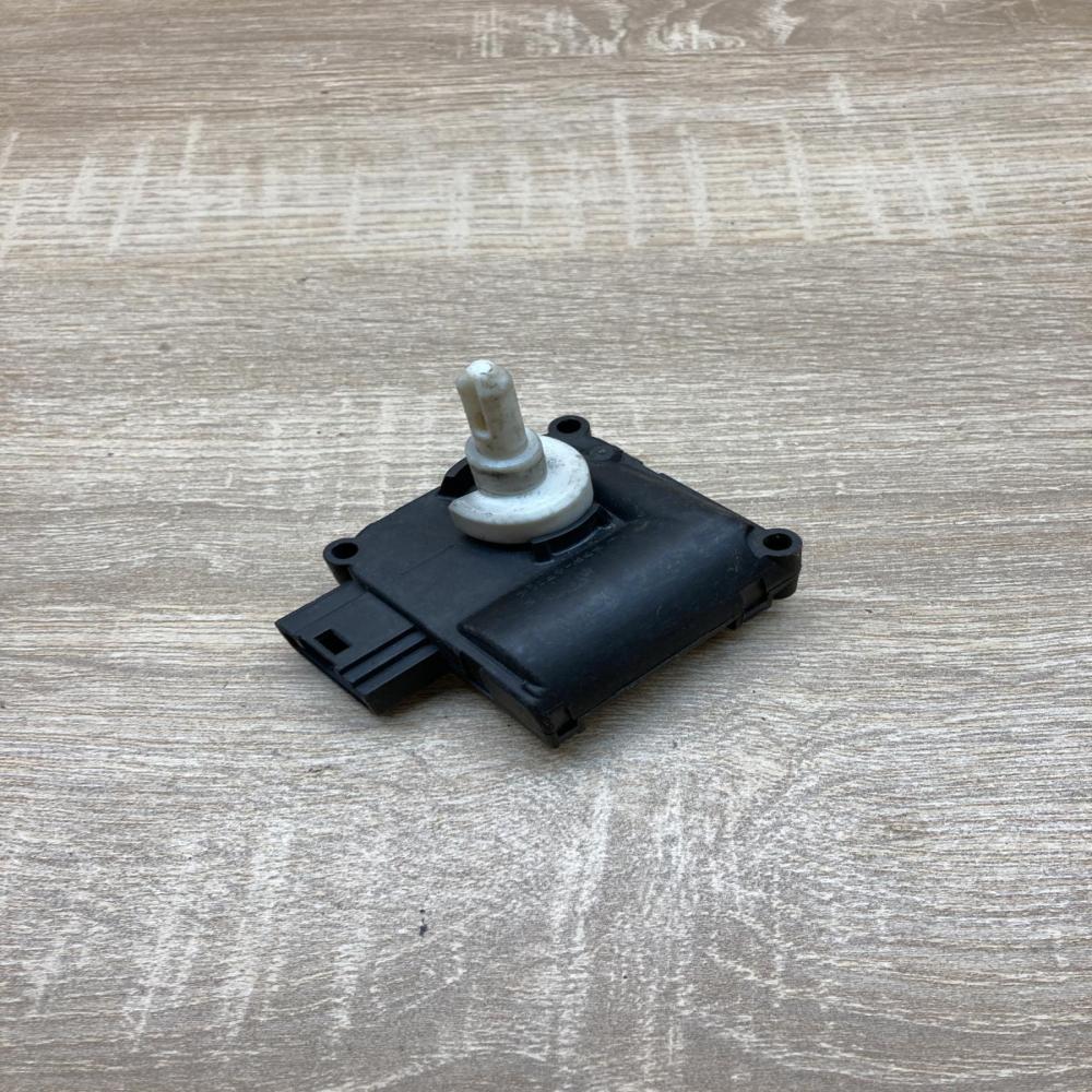 4E0820511 0132801323  Air flap motor/actuator Audi A8 S8 D3 4E