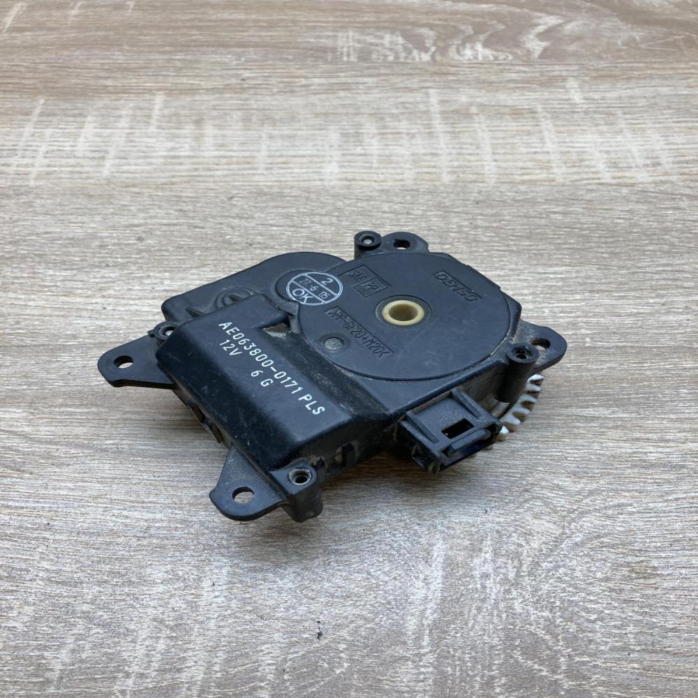 063800 0171   Air flap motor/actuator Lexus IS 220D-250-350