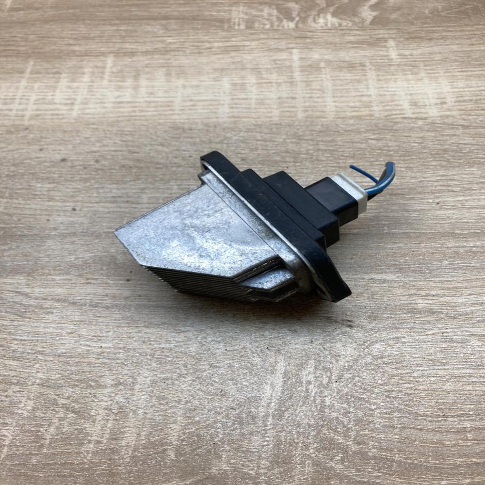 PM010010B   Heater blower motor/fan resistor Mazda 6