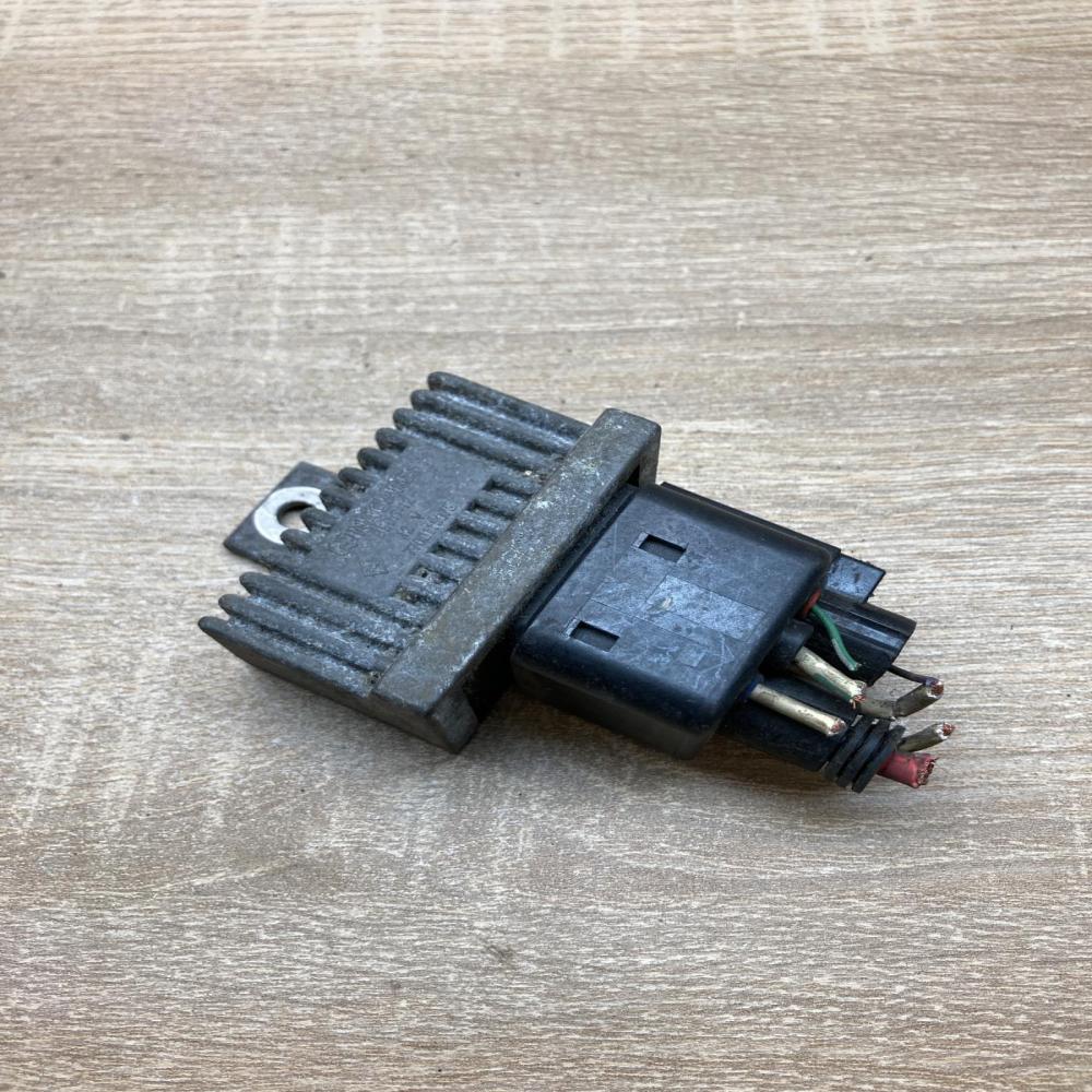 7700115078   Glow plug pre-heat relay Renault Laguna II