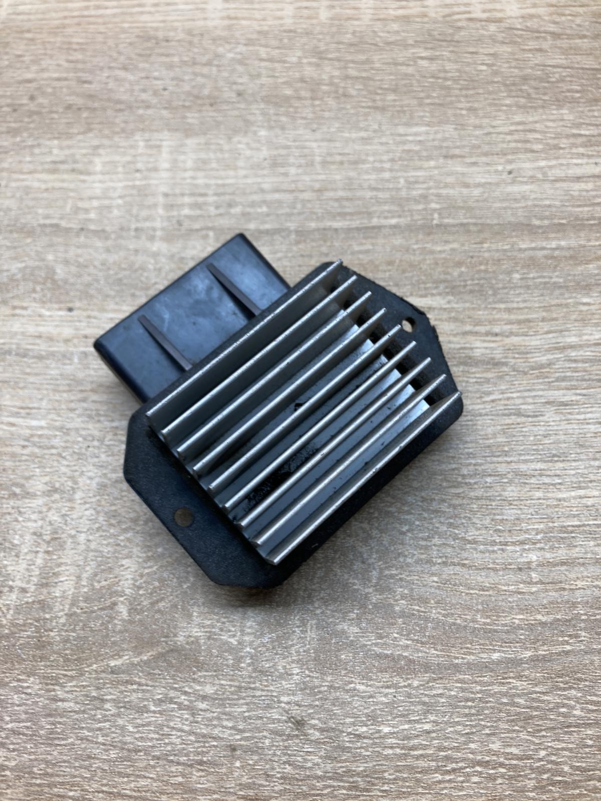 499300 2121   Heater blower motor/fan resistor Toyota Land Cruiser (J120)