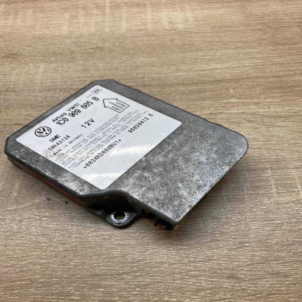 1C0909605B 5WK43124  Airbag control unit/module Volkswagen PASSAT B5.5