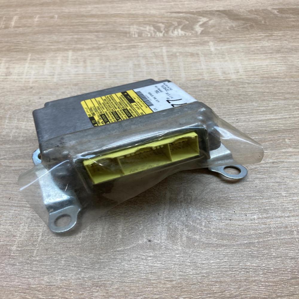 89170 0D100 209996 104  Airbag control unit/module Toyota Yaris