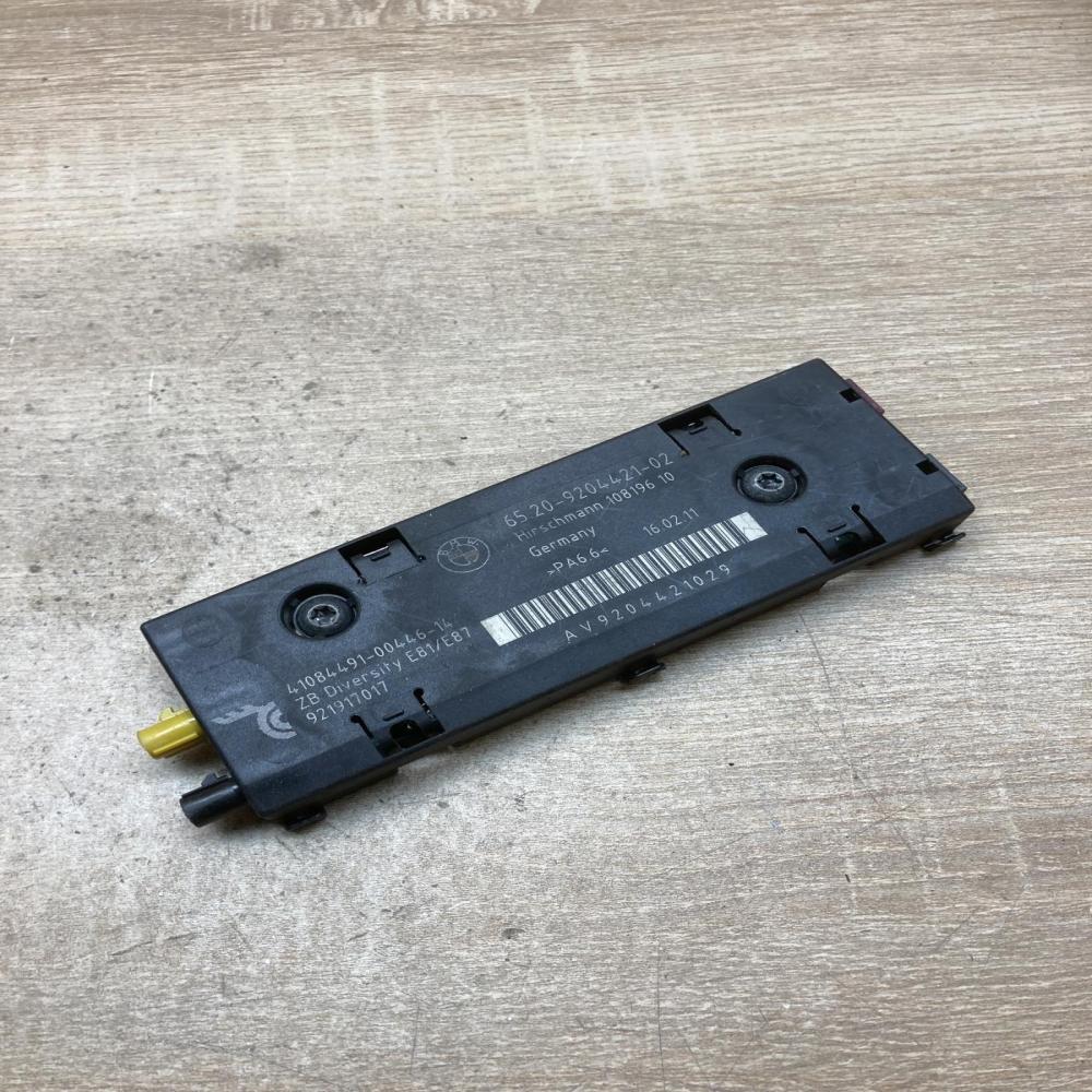 9204421 108196 10  Aerial antenna amplifier BMW 1 E81 E87