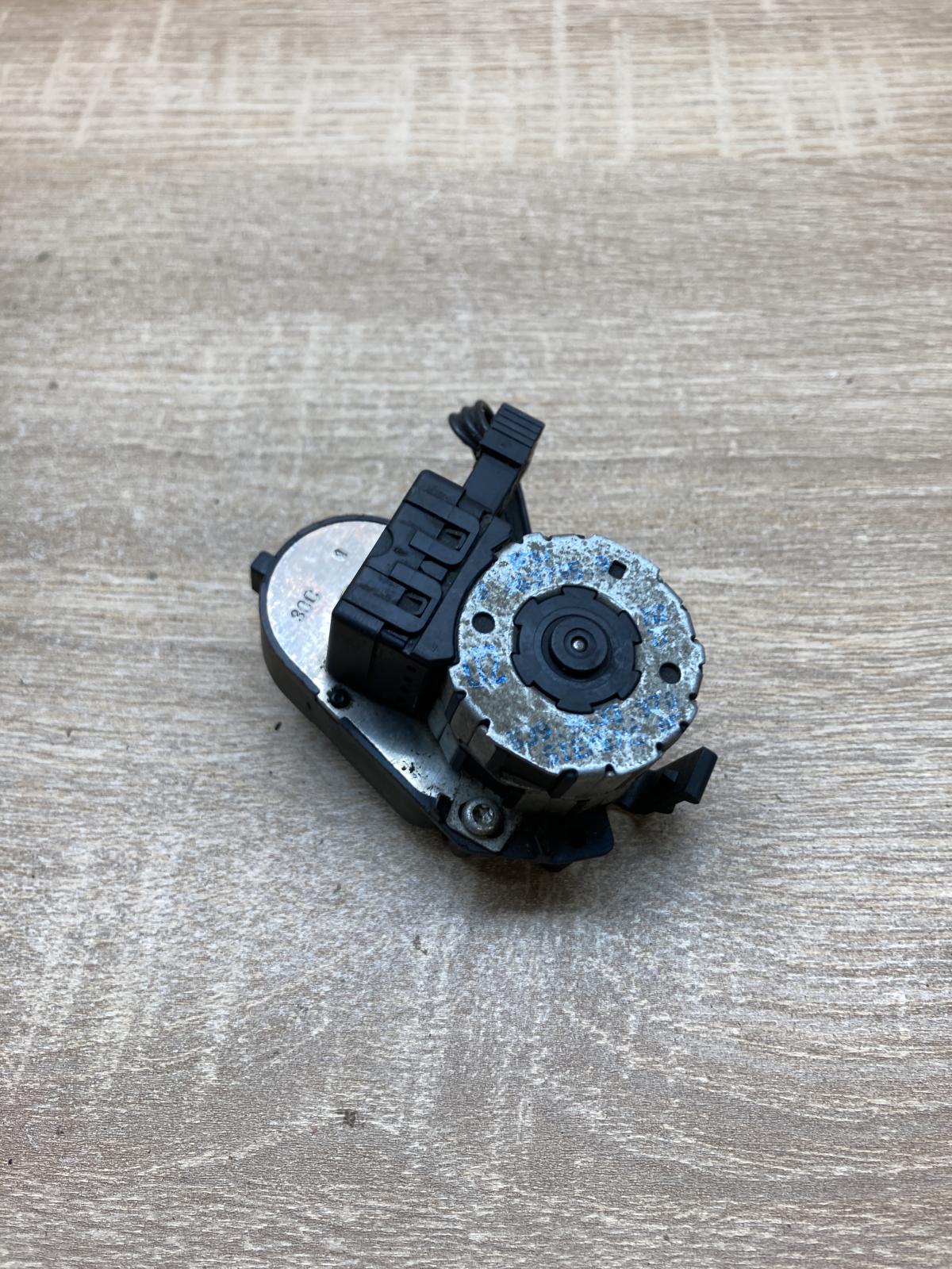 8363795   Air flap motor/actuator BMW 5 E39