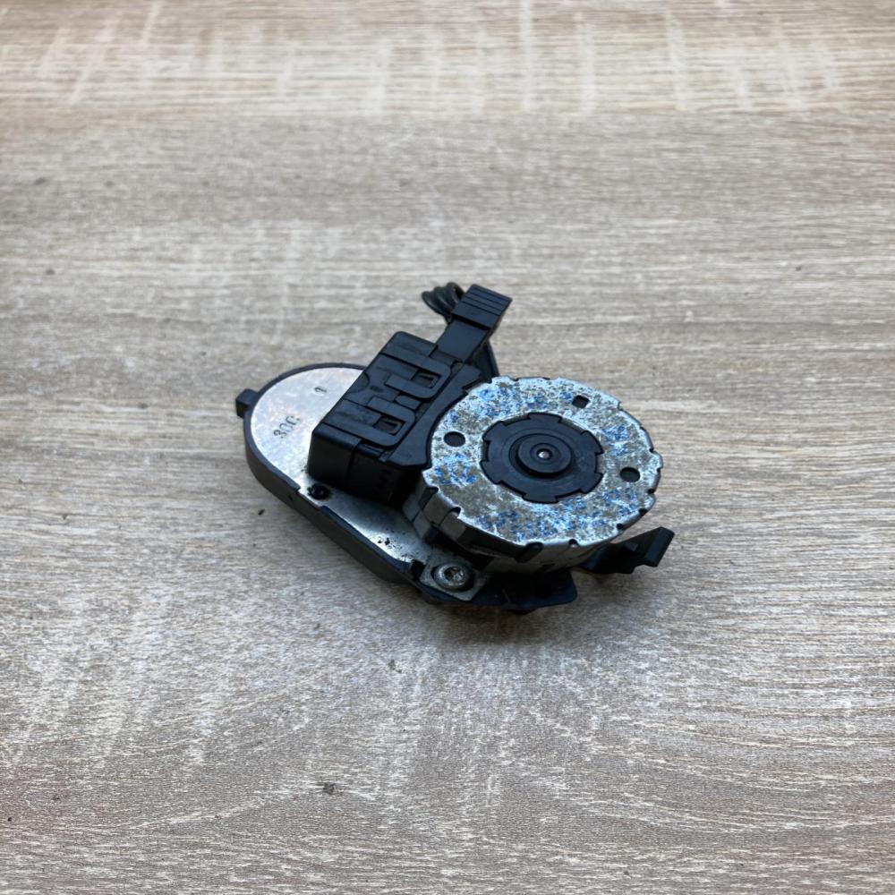 8363795   Air flap motor/actuator BMW 5 E39