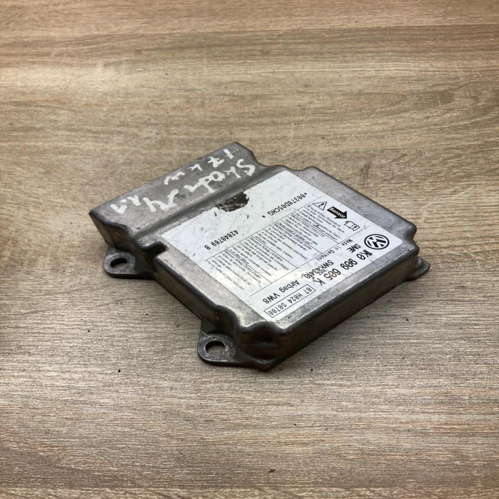 1K0909605K 5WK3410  Airbag control unit/module Skoda Octavia Mk2 (1Z)
