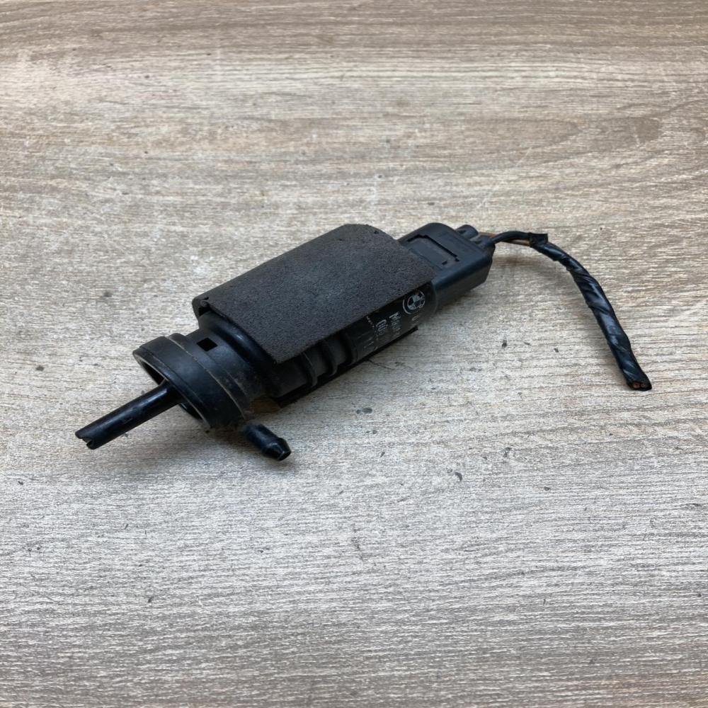8362154   Windscreen/windshield washer pump BMW 5 F10 F11